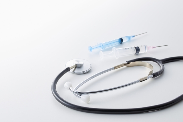 聴診器　注射器の画像